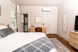1 bedroom, desk, WiFi, bed sheets