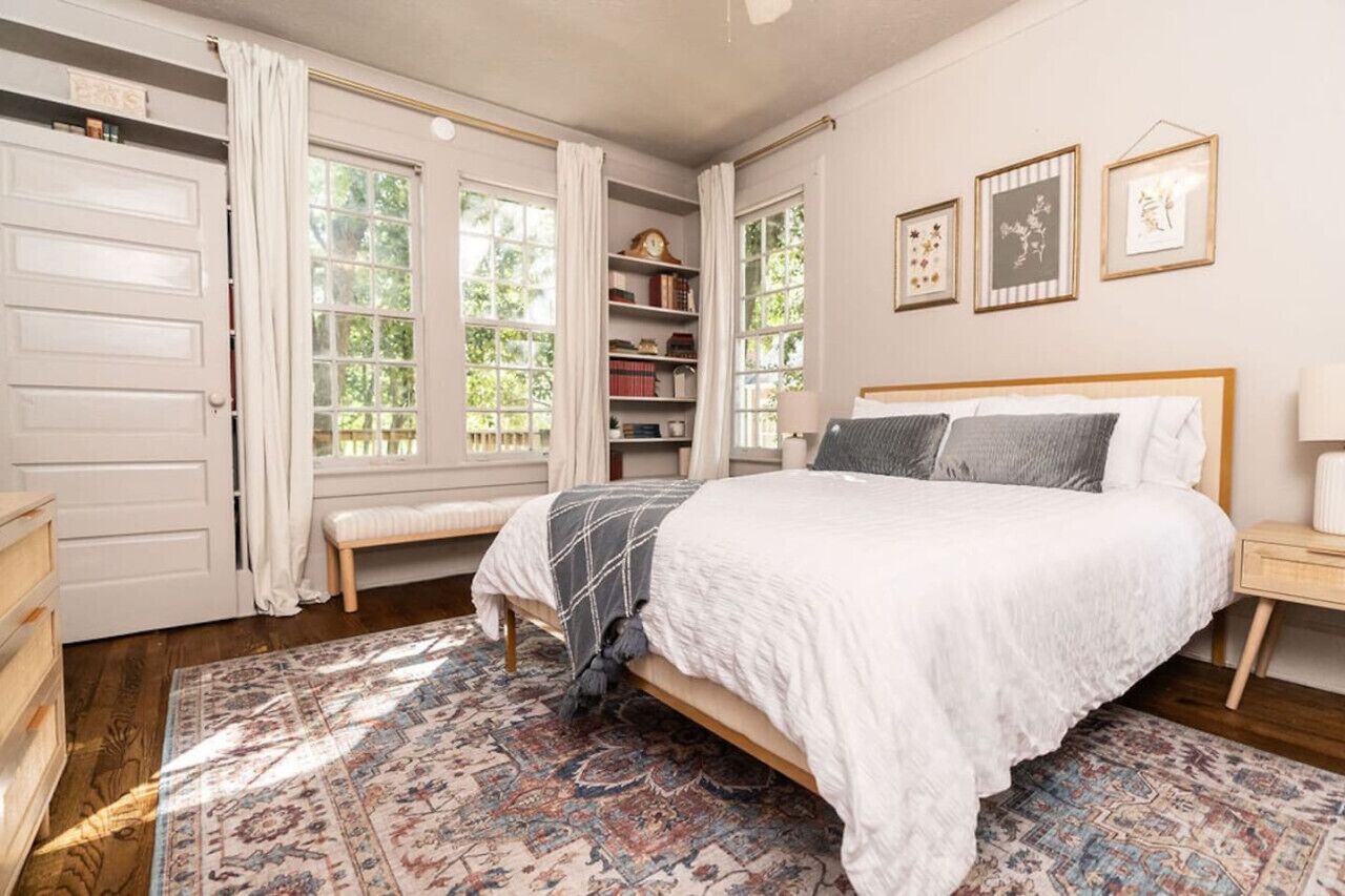 1 bedroom, desk, WiFi, bed sheets