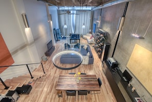 Living area - LOFT: Luxury 21' Foot Ceiling, 3 bedroom loft, 2 bath, downtown Montreal (Montréal)