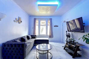 Living area - Blue Lounge - Lafontaine Park - Downtown (Montréal)