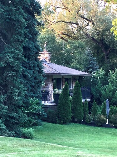 Designer 3-bedroom home near downtown in park like setting