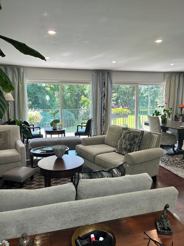 Smart TV, fireplace, computer monitors, printers