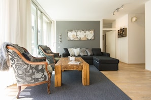 Apartment | Living area - Spacious Apartment With Mountain View (Bad Gastein)