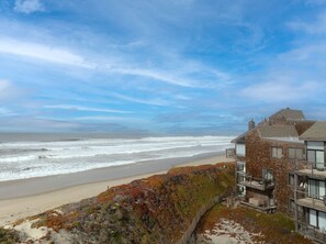 Beach nearby - Oceanfront With Views & Privacy (Watsonville)