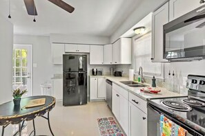 Microonde, forno, piano cottura, lavastoviglie