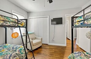 5 chambres, fer et planche à repasser, Wi-Fi gratuit, draps fournis
