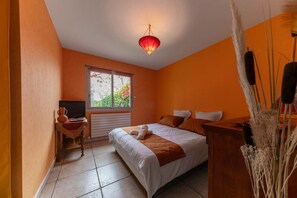 1 bedroom, iron/ironing board, travel cot, WiFi