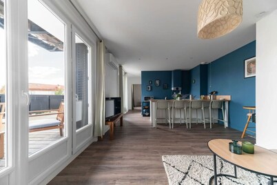 Grand Appartement design 2 chambres, parking privé
