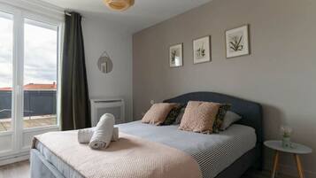 2 bedrooms, desk, iron/ironing board, travel cot