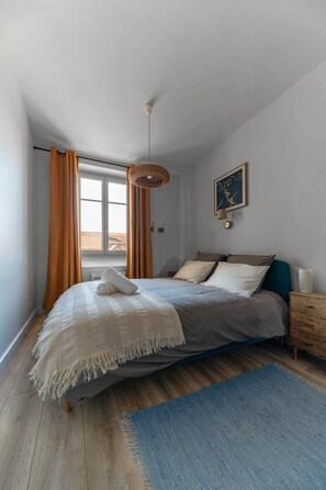 1 Schlafzimmer, Schreibtisch, Bügeleisen/Bügelbrett, Reisekinderbett