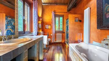 Dusche, Haartrockner, Bidet, Handtücher