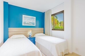 3 bedrooms, iron/ironing board, internet, bed sheets