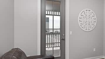 House, Multiple Beds (Cocktails) | Interior