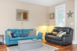 Ferienhaus, 1 King-Bett und Schlafsofa (Barefoot Cottage B37 - The B's Knees) | Wohnbereich