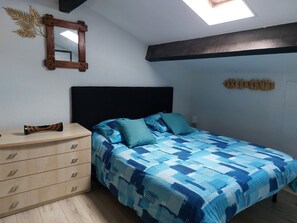 2 bedrooms, travel cot, free WiFi, bed sheets