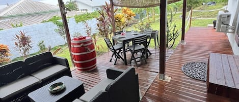 屋外ダイニングエリア