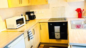 House | Dapur peribadi | Peti sejuk, ketuhar gelombang mikro, ketuhar, dapur