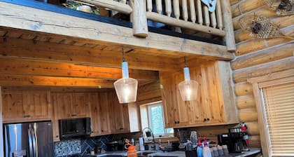 Dutch John Adventure Outpostâ2800 Sq Ft, log home, private Pickleball Court
