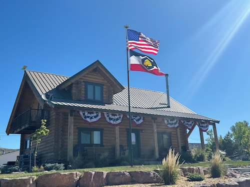 Dutch John Adventure Outpost—2800 Sq Ft, log home, private Pickleball Court.<br>Best short term rental in Dutch John!