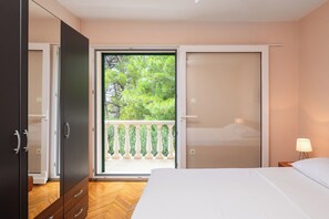 4 bedrooms, iron/ironing board, WiFi, bed sheets - Villa Eden (Mimice)