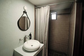 Dusche, Handtücher, Toilettenpapier