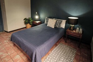 1 habitación, tabla de planchar con plancha, wifi y ropa de cama 