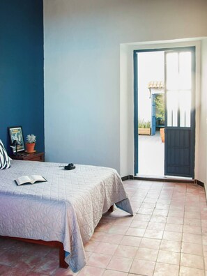 1 habitación, tabla de planchar con plancha, wifi y ropa de cama 