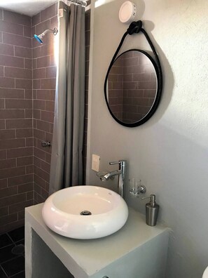 Dusche, Handtücher, Toilettenpapier
