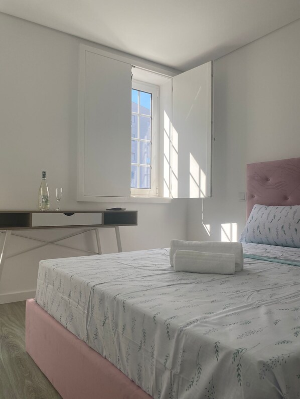 Suite Confort, vue sur la ville (SUITE A) | 1 chambre, accès au Wi-Fi (inclus)