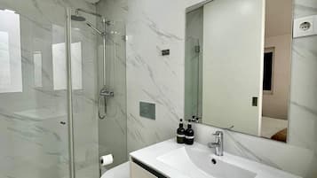 Towels, soap, shampoo, toilet paper