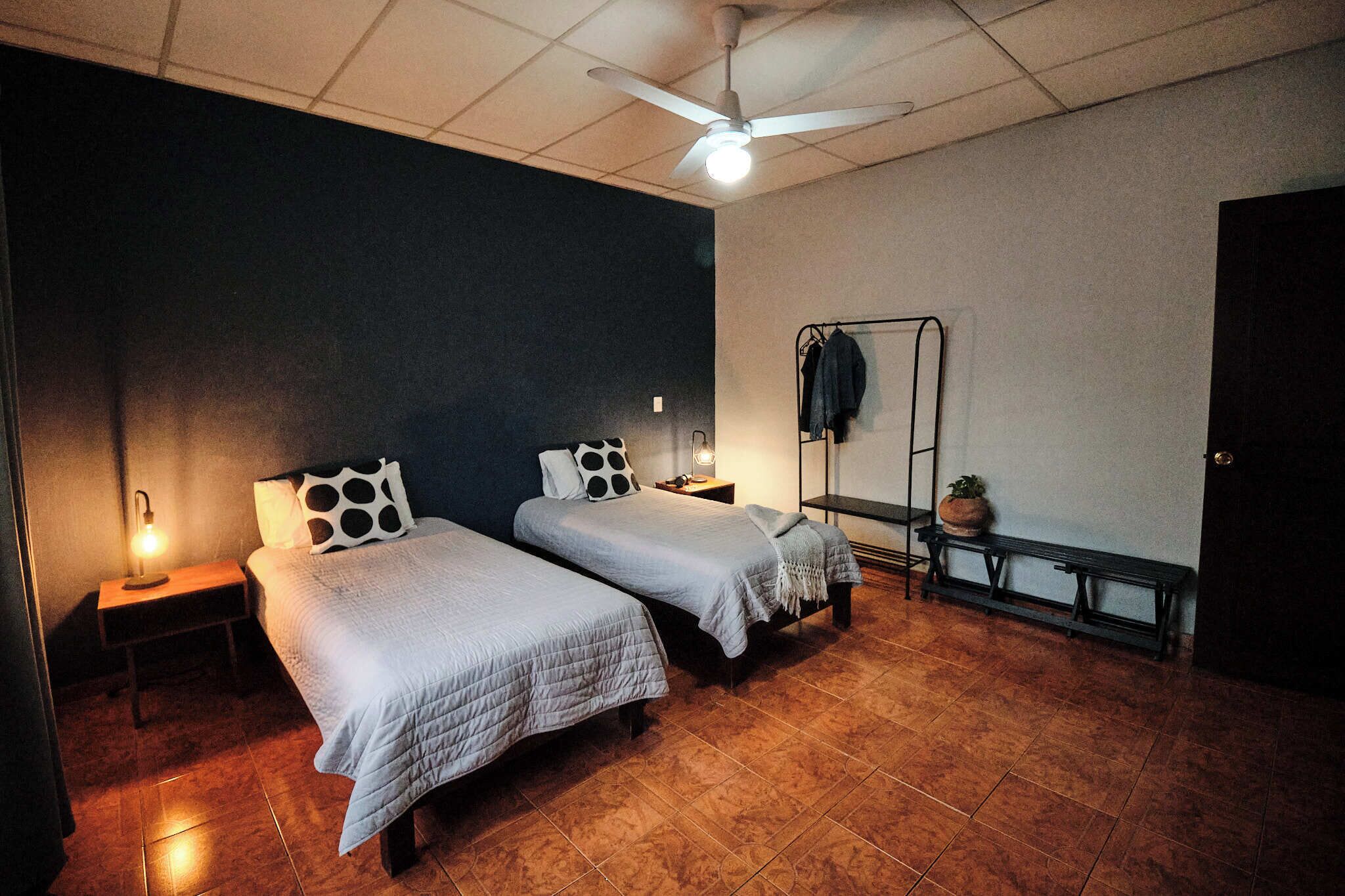 1 chambre, fer et planche à repasser, Wi-Fi, draps fournis