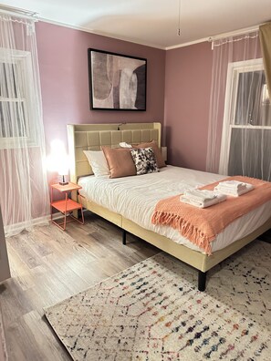 4 slaapkamers, een strijkplank/strijkijzer, wifi, beddengoed