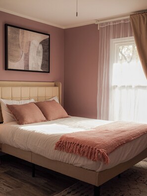 4 habitaciones, tabla de planchar con plancha, wifi y ropa de cama 