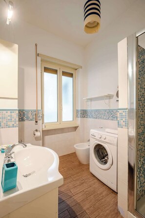 Douche, séchoir à cheveux