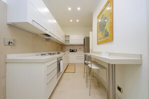 Appartement, vue sur la ville | Cuisine privée | Bouilloire électrique, grille-pain