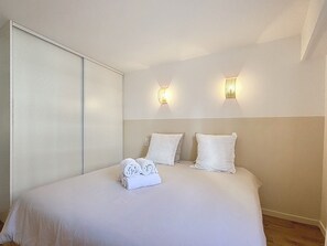 2 dormitorios, tabla de planchar con plancha, wifi y ropa de cama