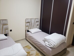 2 bedrooms, iron/ironing board, WiFi