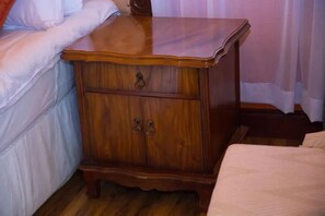 1 habitación, tabla de planchar con plancha y wifi