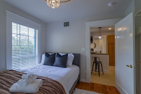 2 bedrooms, desk, iron/ironing board, free WiFi