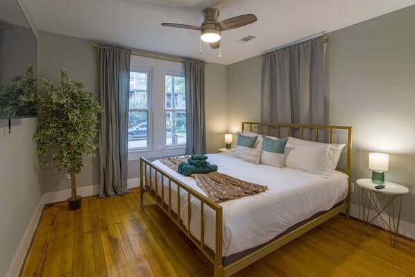 2 sovrum, skrivbord, strykjärn/strykbräda och gratis wi-fi