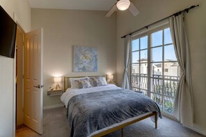 2 slaapkamers, een strijkplank/strijkijzer, gratis wifi, beddengoed