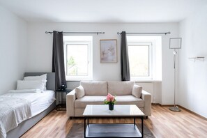 2 slaapkamers, een bureau, een strijkplank/strijkijzer, gratis wifi