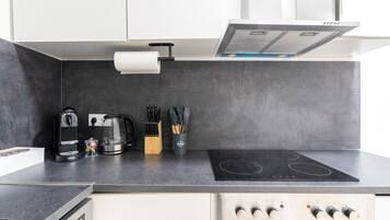 Réfrigérateur, four, plaque de cuisson, lave-vaisselle