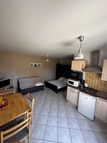 Sistema de insonorización, tabla de planchar con plancha y wifi gratis 