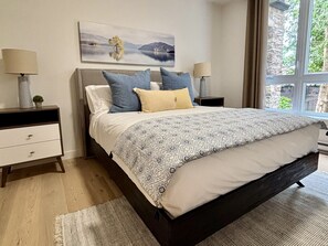 Condo (Le 102) | Peralatan tempat tidur premium, kalis bunyi, seterika/papan seterika 