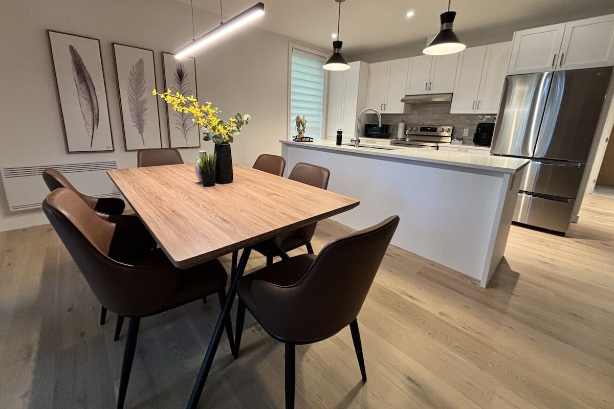 Kondominium (Le 204) | Dapur pribadi | Lemari es besar, ketel listrik, pemanggang roti, dan tisu