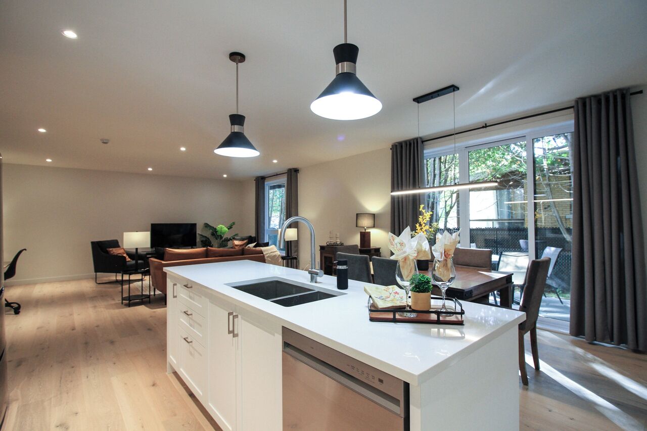 Condo (Le 104) | Living area | Smart TV