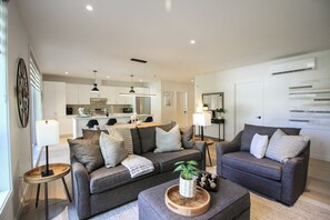 Kondominium (Le 305) | Area keluarga | Smart TV