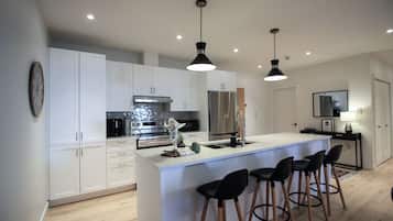 The 103 | Private kitchen | Full-size fridge, electric kettle, toaster, paper towels