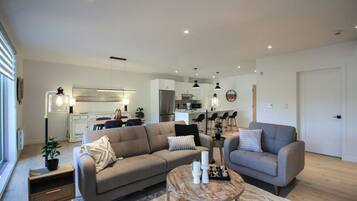 Le 303 | Living area | Smart TV